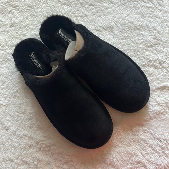 Koolaburra Shoes Koolaburra By Ugg Black Suede Slippers New Poshmark